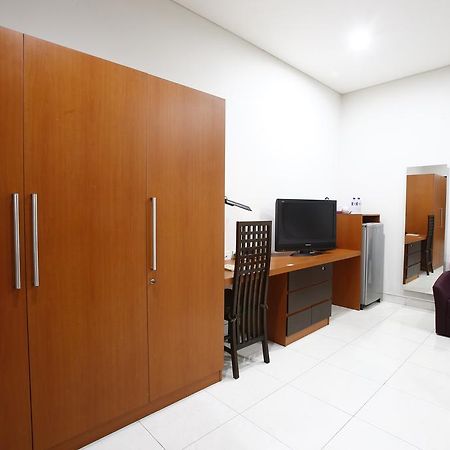 Reddoorz @ Menteng Джакарта Экстерьер фото