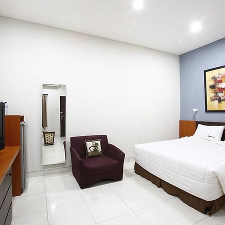 Reddoorz @ Menteng Джакарта Экстерьер фото