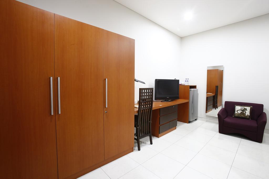 Reddoorz @ Menteng Джакарта Экстерьер фото