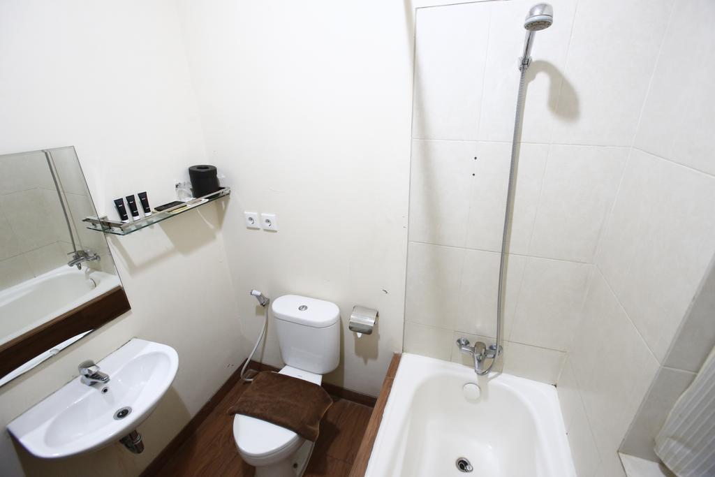 Reddoorz @ Menteng Джакарта Экстерьер фото