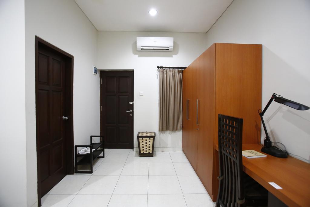 Reddoorz @ Menteng Джакарта Экстерьер фото