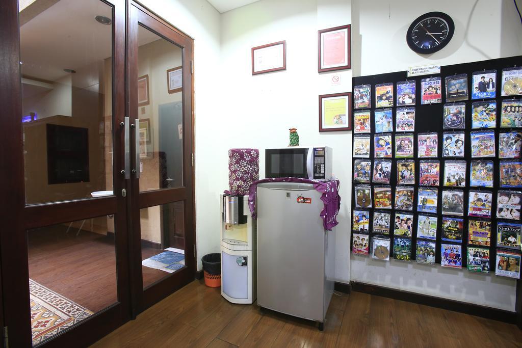 Reddoorz @ Menteng Джакарта Экстерьер фото
