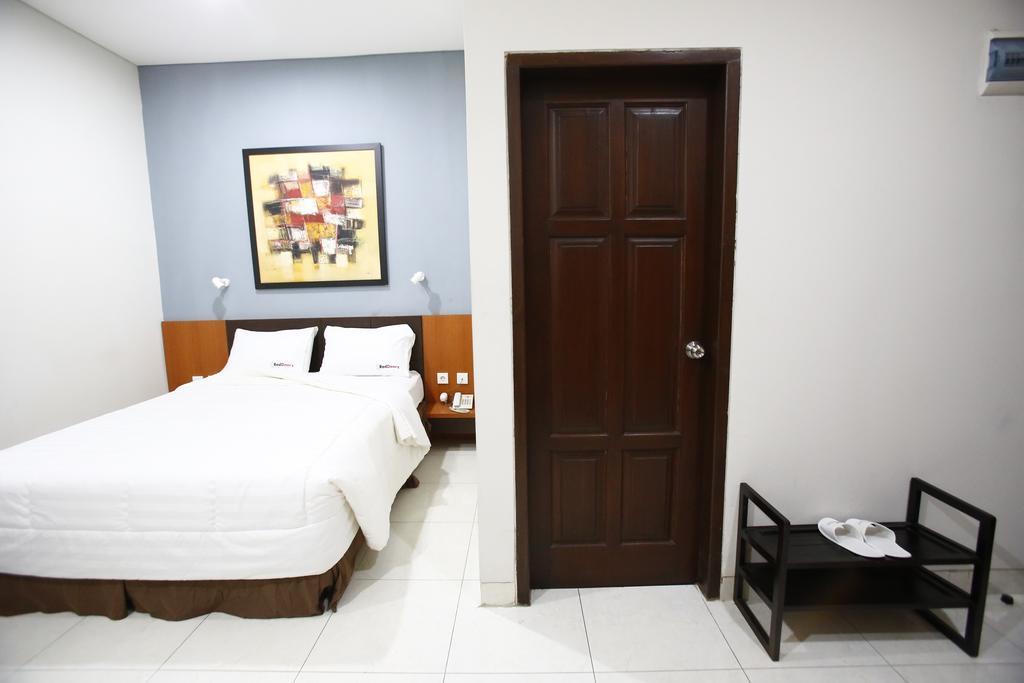 Reddoorz @ Menteng Джакарта Экстерьер фото