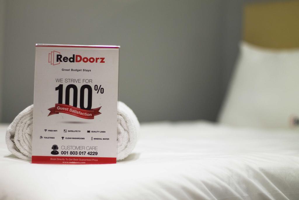 Reddoorz @ Menteng Джакарта Экстерьер фото