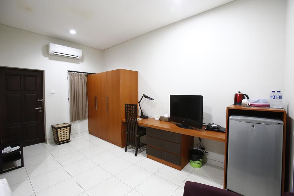 Reddoorz @ Menteng Джакарта Экстерьер фото