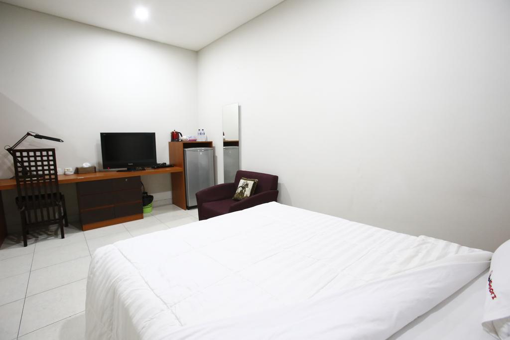 Reddoorz @ Menteng Джакарта Экстерьер фото